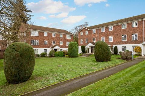 2 bedroom apartment for sale, Hillcrest, Weybridge, KT13