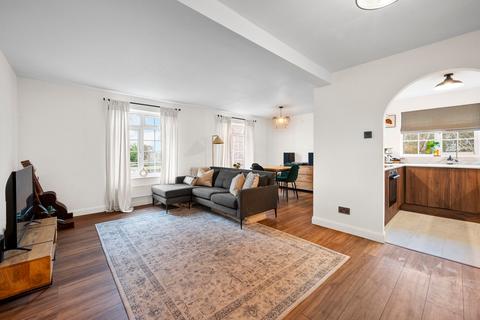 2 bedroom apartment for sale, Hillcrest, Weybridge, KT13