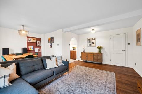 2 bedroom apartment for sale, Hillcrest, Weybridge, KT13
