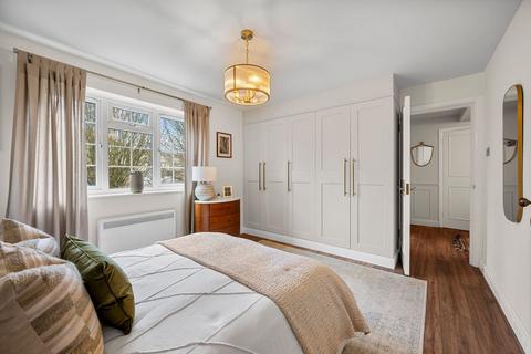 undefined, Hillcrest, Weybridge, KT13