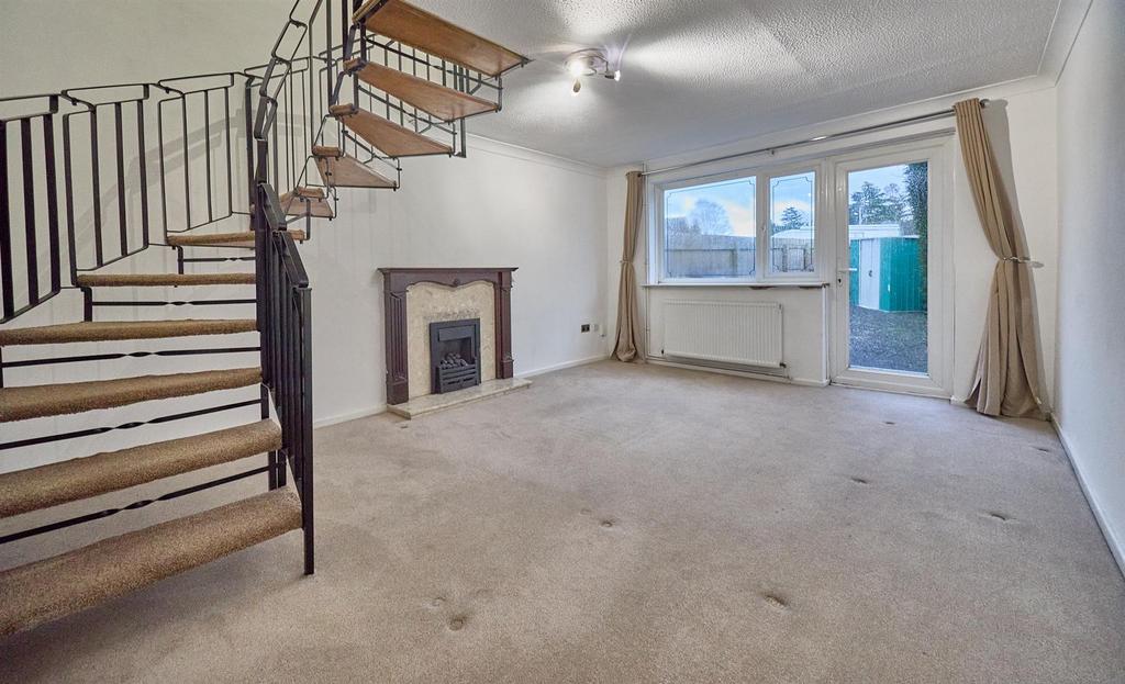 Lounge dining room to rear