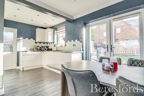 2 bedroom semi-detached house for sale, Boleyns Avenue, Braintree, CM7
