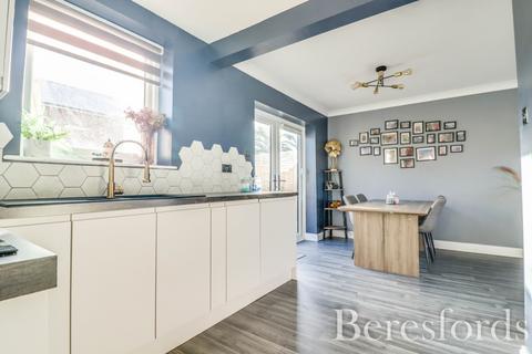 2 bedroom semi-detached house for sale, Boleyns Avenue, Braintree, CM7