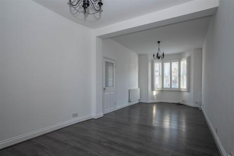 2 bedroom terraced house for sale, Chase Road, Brentwood