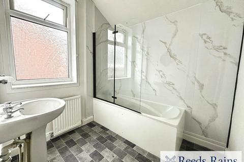 2 bedroom terraced house to rent, Mere Avenue, Greater Manchester M6