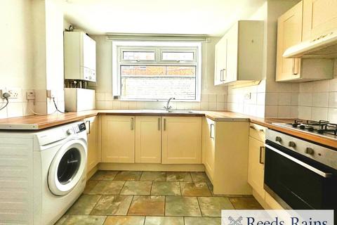 2 bedroom terraced house to rent, Mere Avenue, Greater Manchester M6