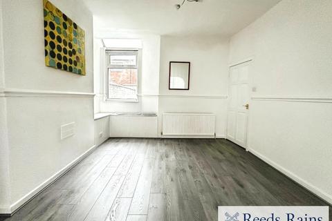 2 bedroom terraced house to rent, Mere Avenue, Greater Manchester M6
