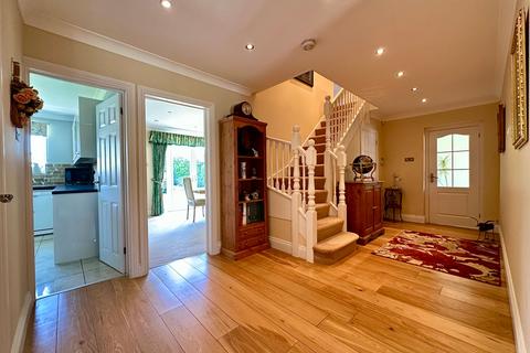 4 bedroom detached house for sale, Kennel Lane, Billericay CM11