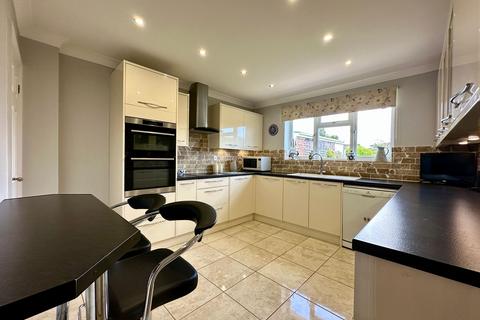 4 bedroom detached house for sale, Kennel Lane, Billericay CM11