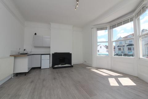Bedsit to rent, Blatchington Road, Hove BN3
