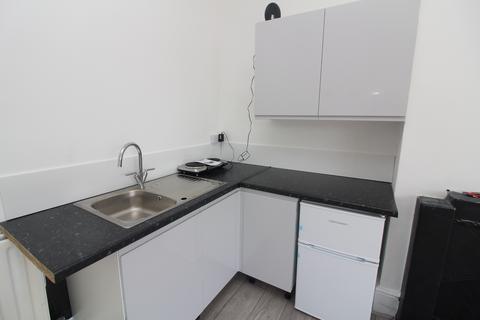 Bedsit to rent, Blatchington Road, Hove BN3