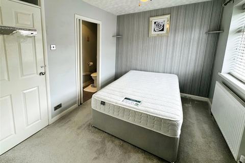 3 bedroom semi-detached house to rent, Penrice Drive, Oldbury B69