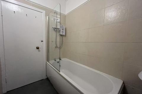 1 bedroom flat to rent, Hayes Avenue, Bournemouth,