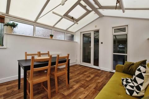 2 bedroom terraced house to rent, The Ridings, Bristol, BS13 8NU