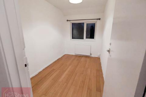 3 bedroom terraced house to rent, Gean Walk, Hatfield AL10