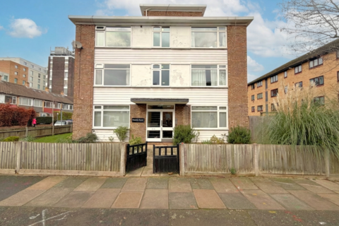 1 bedroom flat to rent, Griffiths Road, SW19
