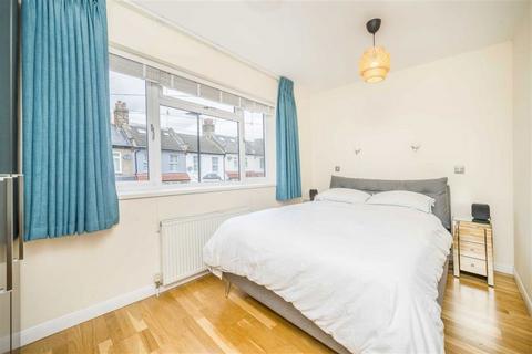 3 bedroom terraced house for sale, Geere Road, London E15