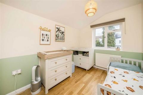 3 bedroom terraced house for sale, Geere Road, London E15
