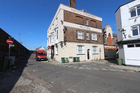 1 bedroom flat to rent, West Street, Sheerness