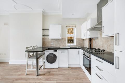 2 bedroom flat to rent, First Avenue, London