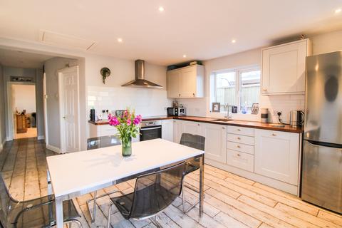 2 bedroom maisonette for sale, Osborne Road,  Farnborough , GU14