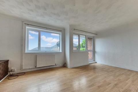 3 bedroom maisonette to rent, Court Wurtin, Beaver Lane TN23 5NH
