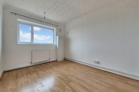 3 bedroom maisonette to rent, Court Wurtin, Beaver Lane TN23 5NH