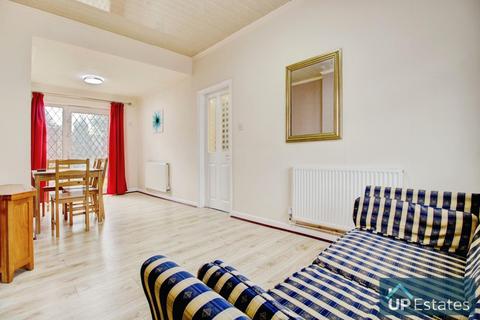 2 bedroom semi-detached house to rent, Henley Road, Coventry