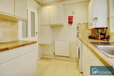2 bedroom semi-detached house to rent, Henley Road, Coventry