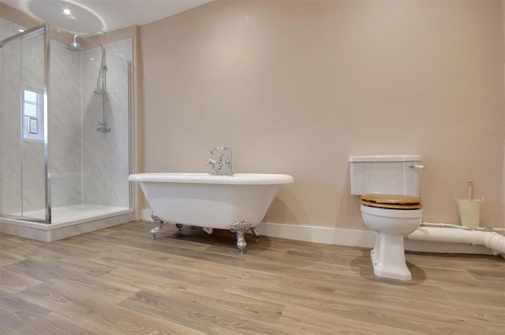 Bathroom 3.jpg