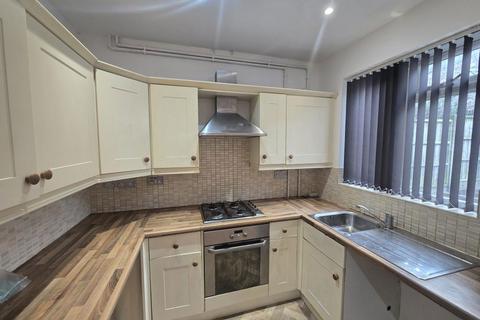 3 bedroom semi-detached house to rent, Richmond Road, Leicester