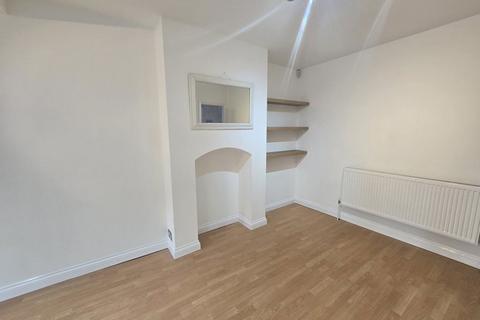 3 bedroom semi-detached house to rent, Richmond Road, Leicester