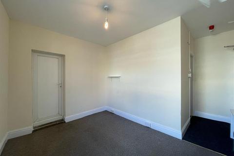 Studio to rent, Victoria Road, Scarborough YO11