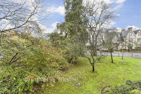 2 bedroom flat for sale, Somers Close, Reigate, Surrey