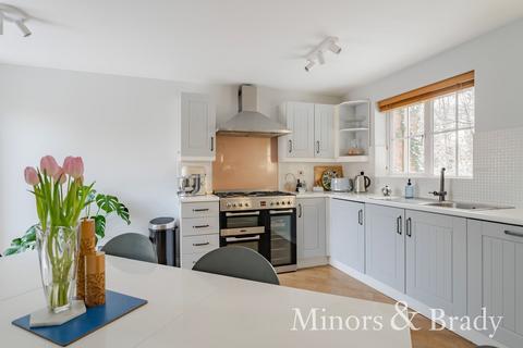 3 bedroom terraced house to rent, Morris Drive, Little Plumstead