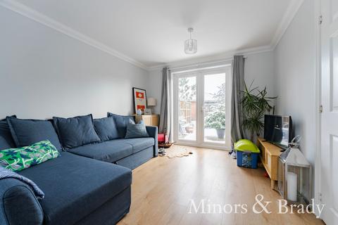 3 bedroom terraced house to rent, Morris Drive, Little Plumstead