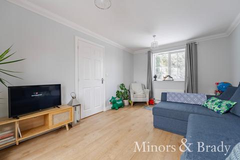 3 bedroom terraced house to rent, Morris Drive, Little Plumstead