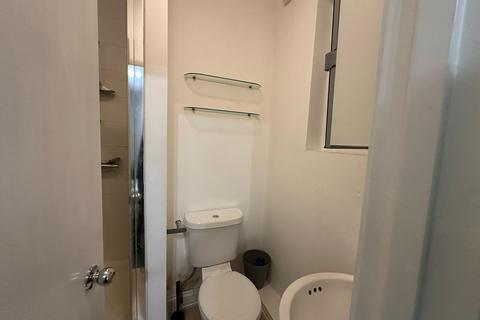 5 bedroom house share to rent, Bush Road, London SE8