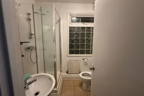 5 bedroom house share to rent, Bush Road, London SE8