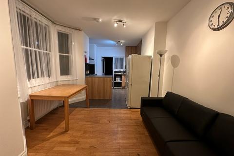 5 bedroom house share to rent, Bush Road, London SE8