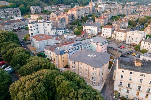 2 bedroom apartment to rent, Madeira Road , Weston Super Mare , BS23