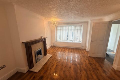 4 bedroom semi-detached house to rent, Hartforth Avenue, Middlesbrough