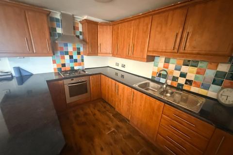 4 bedroom semi-detached house to rent, Hartforth Avenue, Middlesbrough