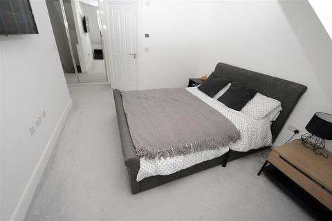 3 bedroom semi-detached house for sale, Stansfield Close, Apperley Bridge, Bradford