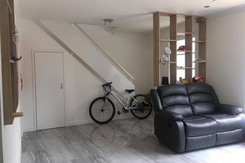 3 bedroom semi-detached house to rent, CV4