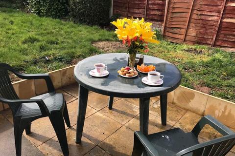 3 bedroom semi-detached house to rent, CV4