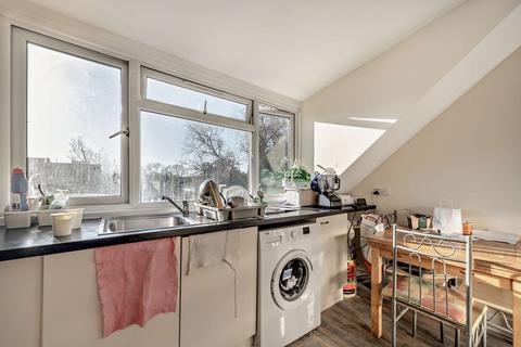 2 bedroom flat for sale, 86 Gleneldon Road, London, SW16