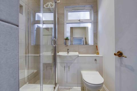 2 bedroom flat to rent, Pheonix Road, Penge