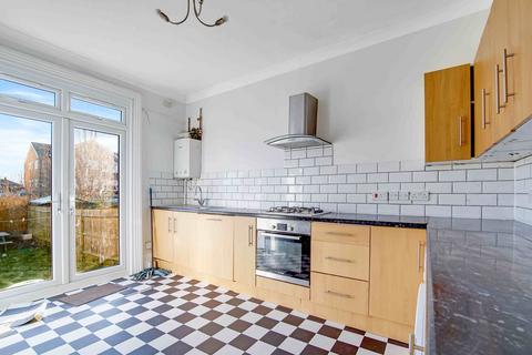 4 bedroom house to rent, Wiverton Road, Sydenham