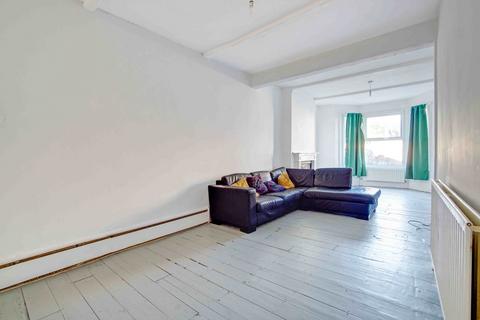 4 bedroom house to rent, Wiverton Road, Sydenham
